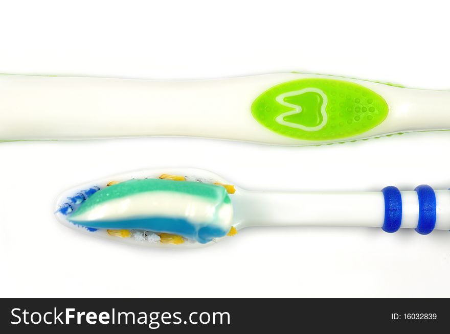 Tooth brush focus on sign of tooth.