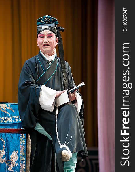 China Opera Man In Black And Read Book
