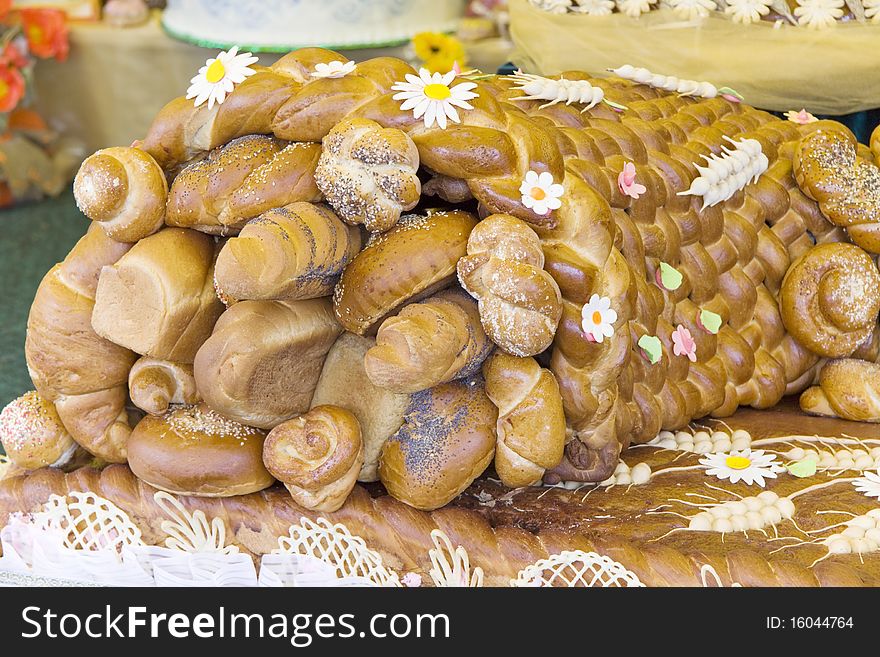 The big wattled bread in the form of a catfish and in a mouth is a lot of fancy bread