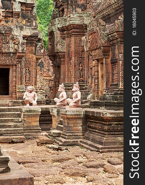 Tempel Banteay Srei in Angkor, historical building of the Khmer in Cambodia