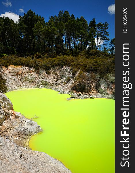 Amazing colours of the Devil's Bath, Wai-O-Tapu Thermal Wonderland, Rotorua, New Zealand