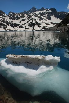 Floating Ice Of Artouste Lake Stock Photos
