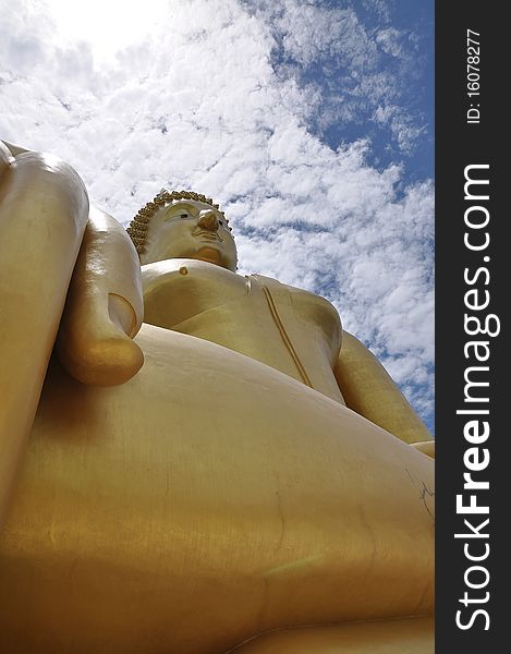 Image of Praputhamahanavamintra Bigest Buddha image Angthong Thailand