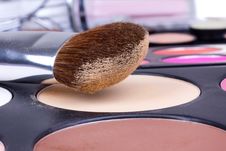 Make-up Brush On Eyeshadows Palette Royalty Free Stock Images Make-up Brush On Eyeshadows Palette Royalty Free Stock Images