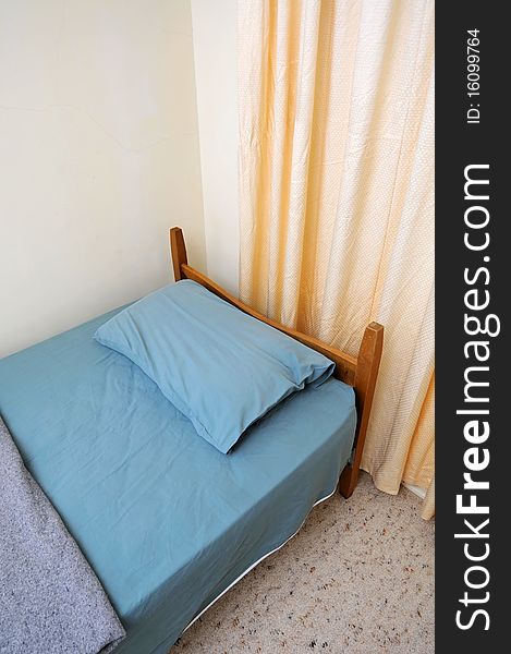 Single bed in motel room for generic concepts. Suitable for concepts such as budget travel, tourism, vacation and holiday, and relaxation. Single bed in motel room for generic concepts. Suitable for concepts such as budget travel, tourism, vacation and holiday, and relaxation.