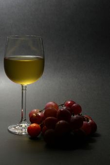 White Wine With Grapes Royalty Free Stock Image White Wine With Grapes Royalty Free Stock Image