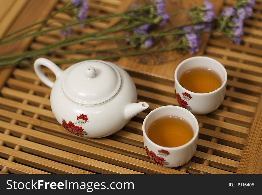 The Chinese teapot and teacup