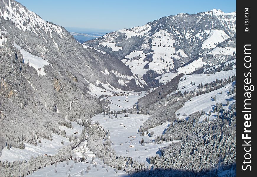 Winter in the swiss alps (Melchsee-Frutt, Luzern, Switzerland). Winter in the swiss alps (Melchsee-Frutt, Luzern, Switzerland)