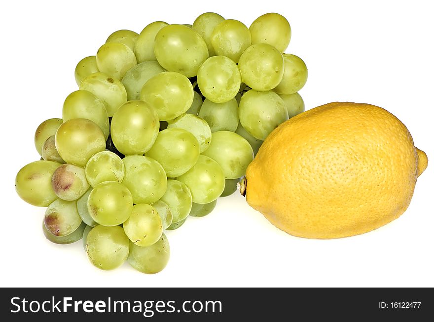 Fresh grapes and lemon for freshening juice with vitamines