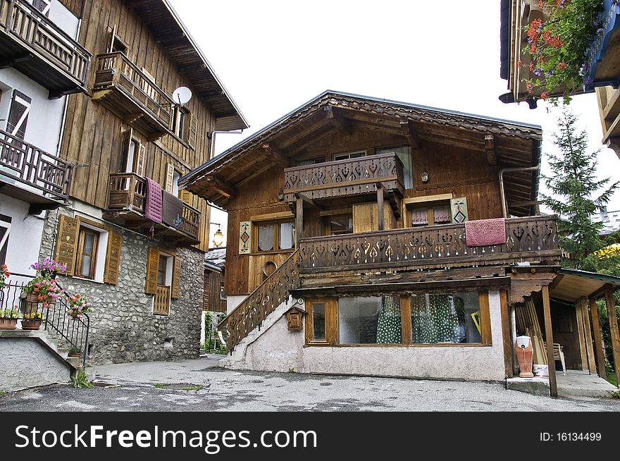 This image shows a view of a typical chalet in the Alps, in the village of Le Praz. This image shows a view of a typical chalet in the Alps, in the village of Le Praz