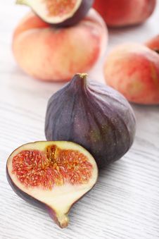 Figs And Peaches Royalty Free Stock Photos Figs And Peaches Royalty Free Stock Photos