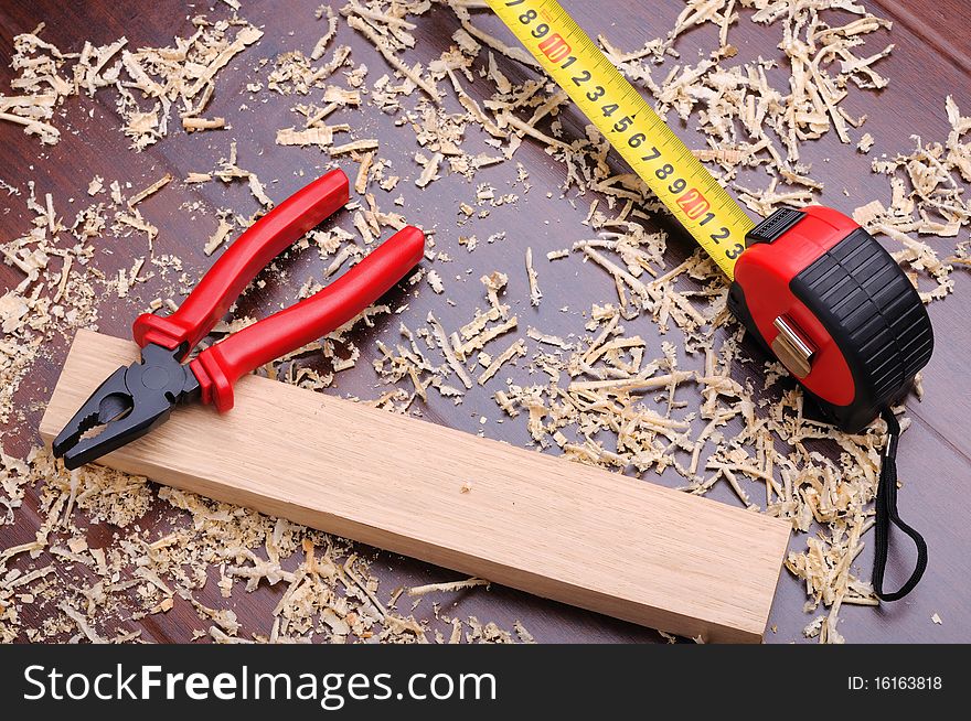 Shavings of wood, brick and roulette for measuring