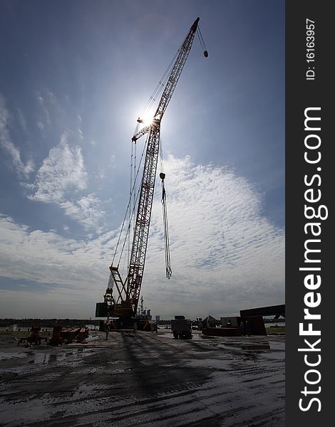 A heavy crane at fabrication yard