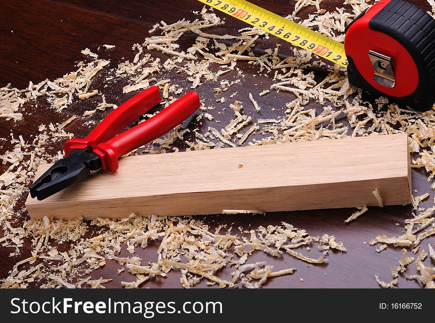 Shavings of wood, brick and roulette for measuring