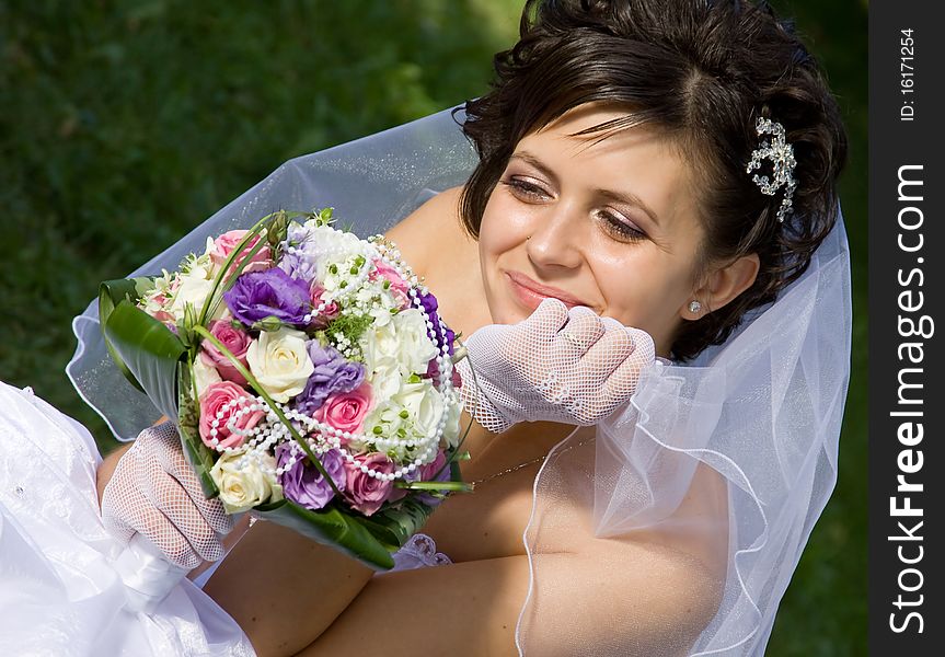 Portrait of the beautiful bride with bouquet