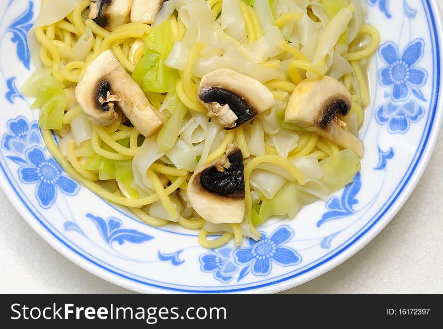 Simple instant noodles with mushrooms and vegetables. Suitable for concepts such as diet and nutrition, healthy lifestyle, and food and beverage.