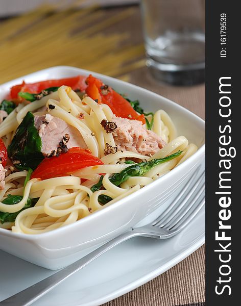 Tuna, spinach and tomato linguine. Tuna, spinach and tomato linguine