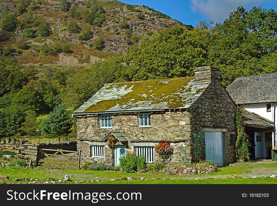 Olde Farm House By The Fell