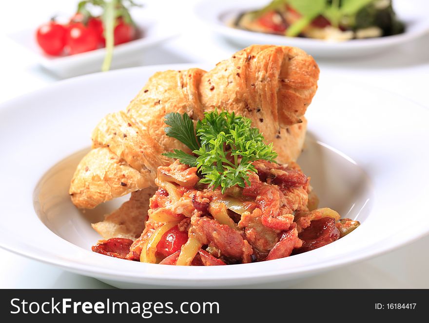 Hungarian Lesco served with whole wheat roll