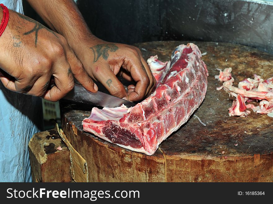 Cutting of beef rib in the market