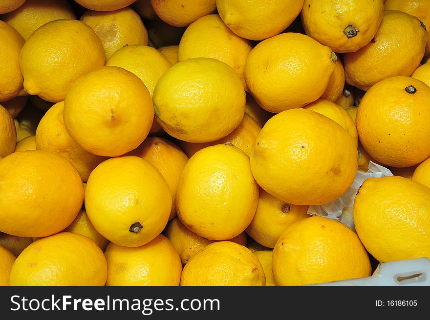 Yellow lemon fruit in the markets