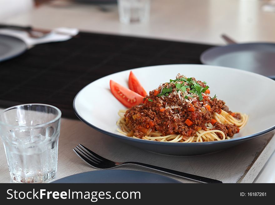 A plate of spaghetti with beef