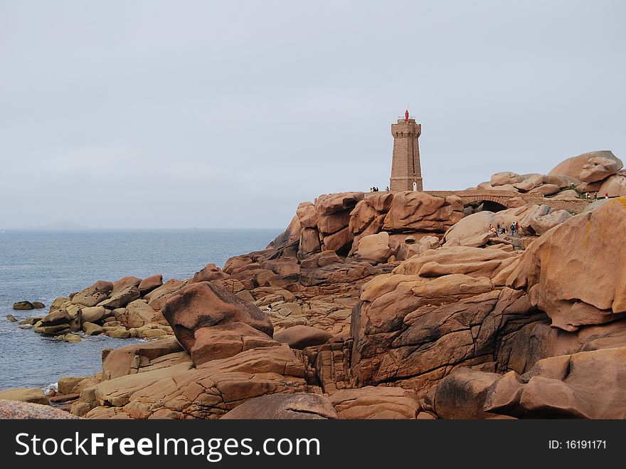 Ploumanac'h lighthouse in the Rose Granite Coast (Ploumanac'h-Sentier des Dounaiers, Brittany, France)