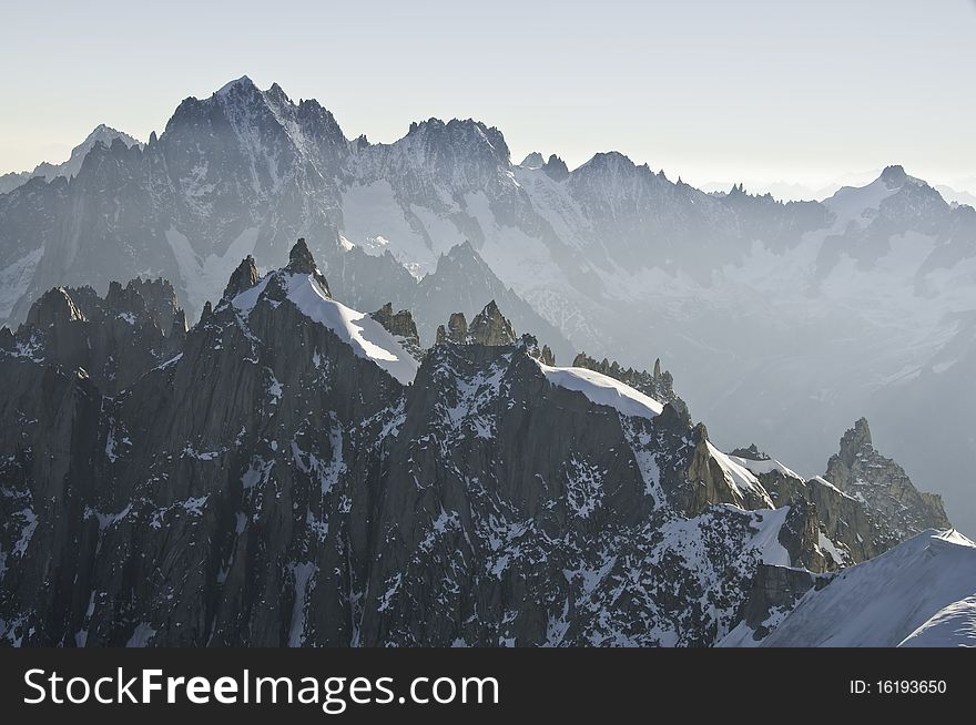 Since l 'Aiguille du Midi, you can see the needles, typical of the Alps