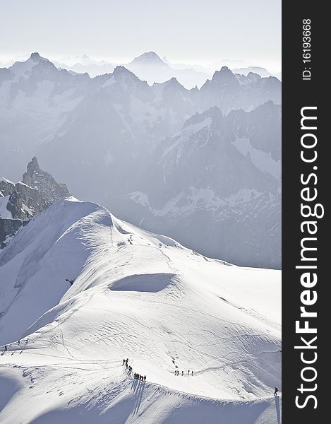 From the top of l'Aiguille du Midi (3842 m), the views of the Alps are spectacular. In this photo so you can see several climbers made the descent to the Plan de l'Aiguille. From the top of l'Aiguille du Midi (3842 m), the views of the Alps are spectacular. In this photo so you can see several climbers made the descent to the Plan de l'Aiguille.