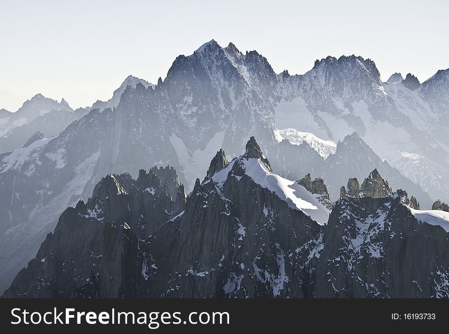 From the top of l'Aiguille du Midi (3842 m), the views of the Alps are spectacular. In this photo so you can see several climbers made the descent to the Plan de l'Aiguille. From the top of l'Aiguille du Midi (3842 m), the views of the Alps are spectacular. In this photo so you can see several climbers made the descent to the Plan de l'Aiguille.