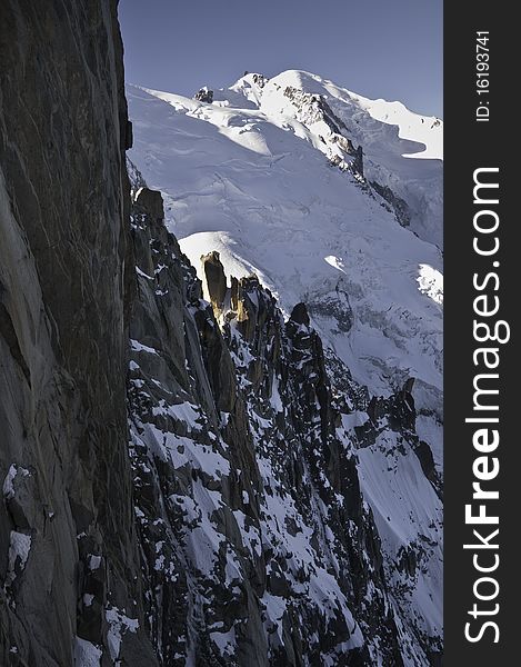 From the summit of l'Aiguille du Midi (3,842 m), the views of the Alps are spectacular. In this picture you can see the Mont-Blanc. From the summit of l'Aiguille du Midi (3,842 m), the views of the Alps are spectacular. In this picture you can see the Mont-Blanc