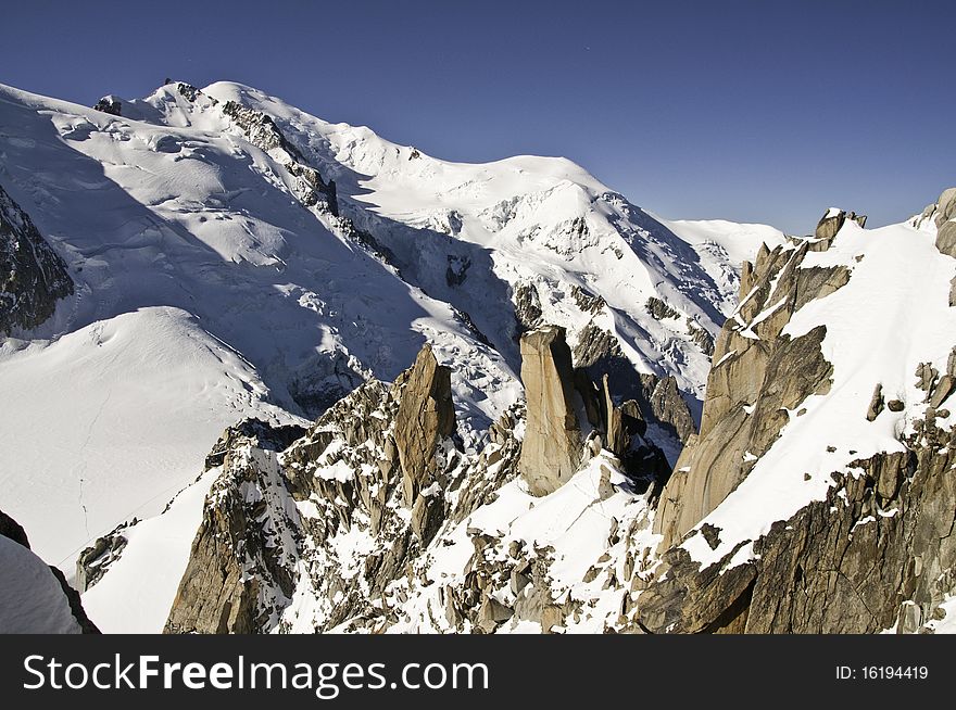From the summit of l'Aiguille du Midi (3,842 m), the views of the Alps are spectacular. From the summit of l'Aiguille du Midi (3,842 m), the views of the Alps are spectacular.