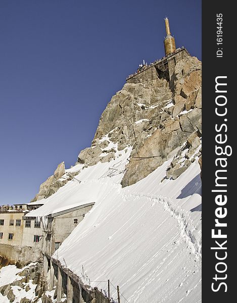 From the summit of l'Aiguille du Midi (3,842 m), the views of the Alps are spectacular. Views of building structures. From the summit of l'Aiguille du Midi (3,842 m), the views of the Alps are spectacular. Views of building structures