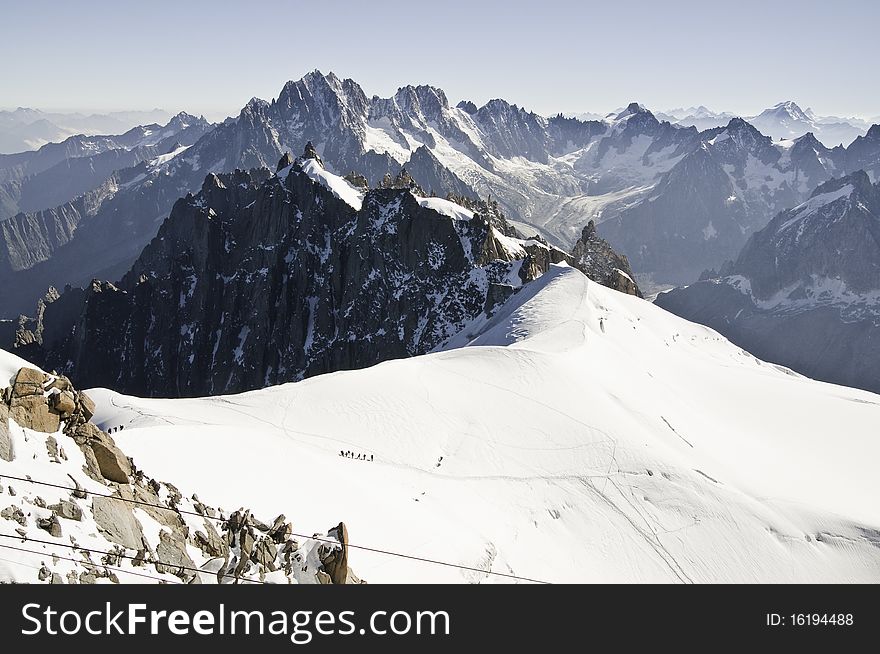 From the summit of l'Aiguille du Midi (3,842 m), the views of the Alps are spectacular. You can see the tracks left by ice climbers on the mountain. From the summit of l'Aiguille du Midi (3,842 m), the views of the Alps are spectacular. You can see the tracks left by ice climbers on the mountain