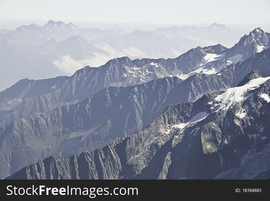 From the top of l'Aiguille du Midi (3842 m), the views of the Alps are spectacular. From the top of l'Aiguille du Midi (3842 m), the views of the Alps are spectacular.