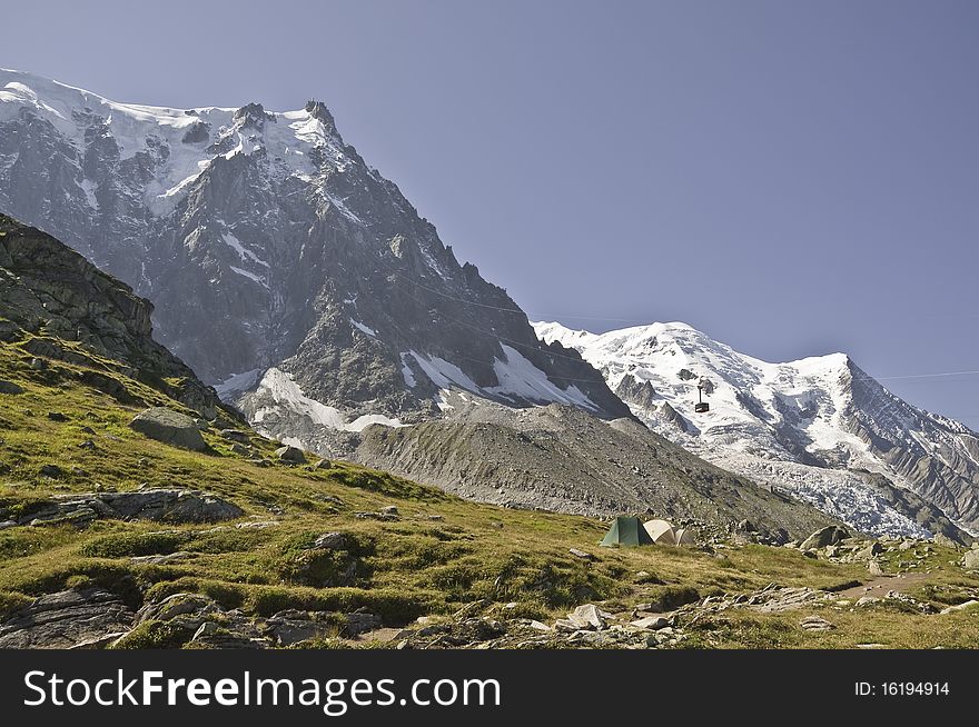 Since the Plan de l'Aiguille, you can see the top of Mont-Blanc and the Aiguille du Midi. Since the Plan de l'Aiguille, you can see the top of Mont-Blanc and the Aiguille du Midi