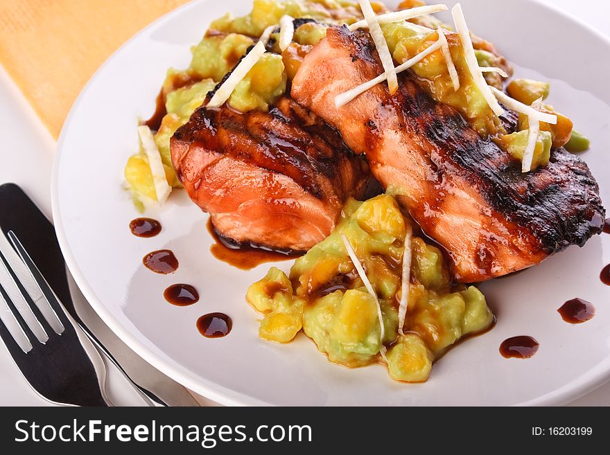 Grilled salmon with mashed avocado and mango