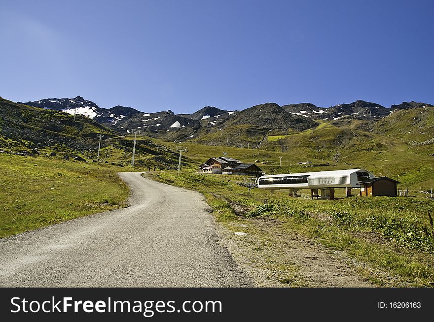 In the Vanoise National Park, lies the valley, whose village is Val Thorens higher to 2770 meters. In the Vanoise National Park, lies the valley, whose village is Val Thorens higher to 2770 meters.