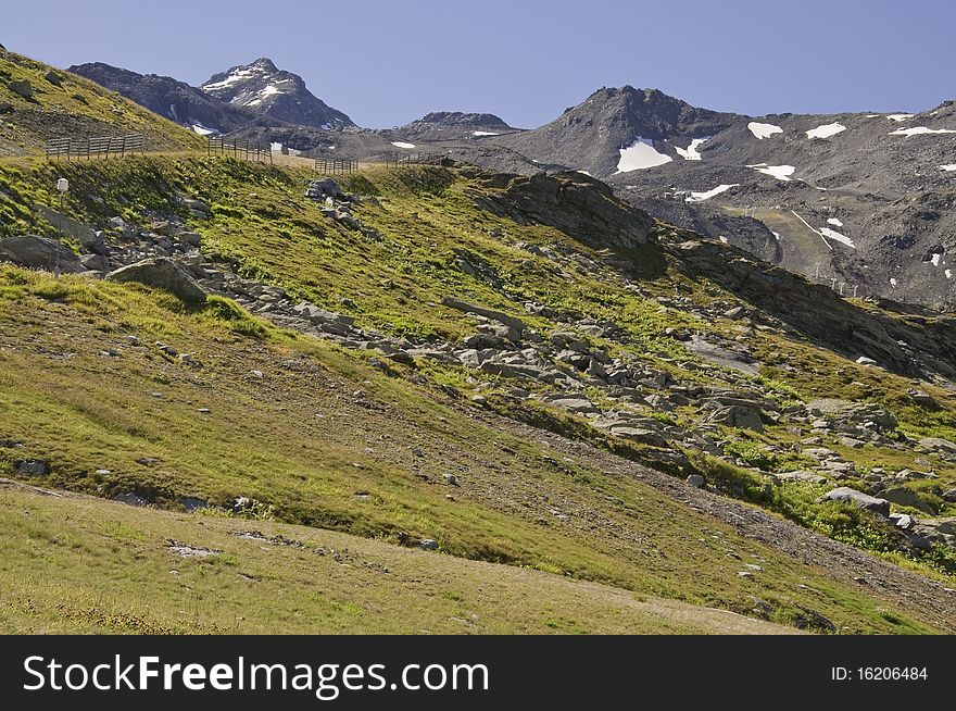 This valley is part of the Vanoise National Park in it, you can do all sorts of excursions. This valley is part of the Vanoise National Park in it, you can do all sorts of excursions