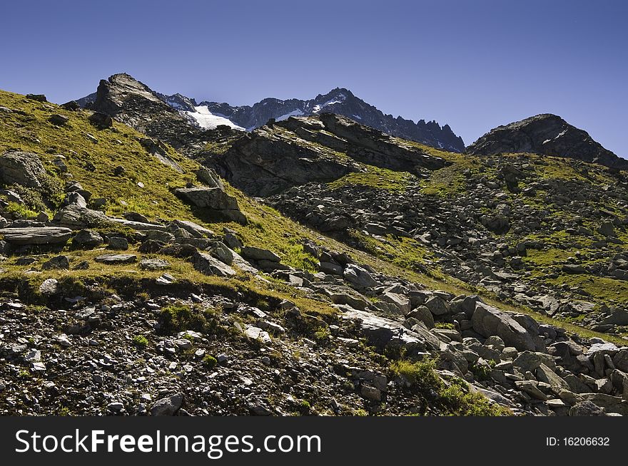 This valley is part of the Vanoise National Park in it, you can do all sorts of excursions. This valley is part of the Vanoise National Park in it, you can do all sorts of excursions