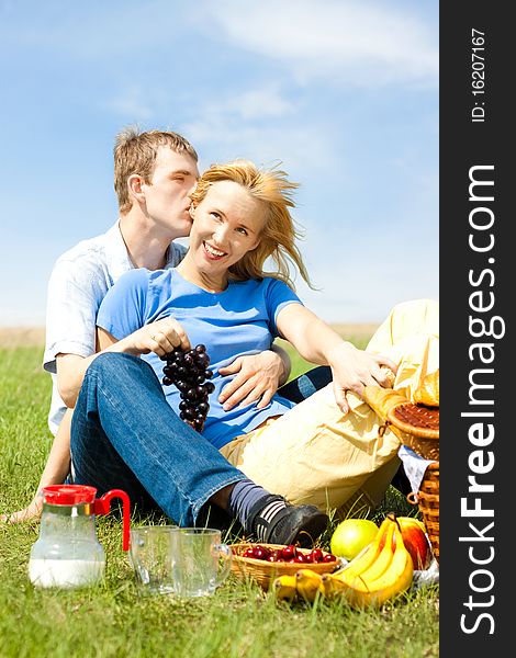 Happy husband and wife at a picnic