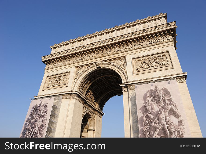 Arch De Triomphe During Maintenance