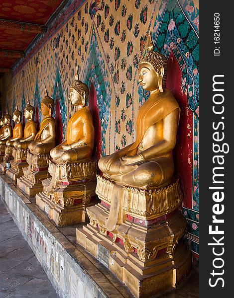 The Image Of Buddha Arranges That Temple Cloister