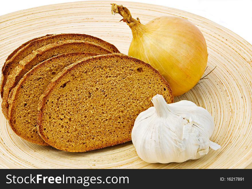 Slices of rye bread, garlic and onion