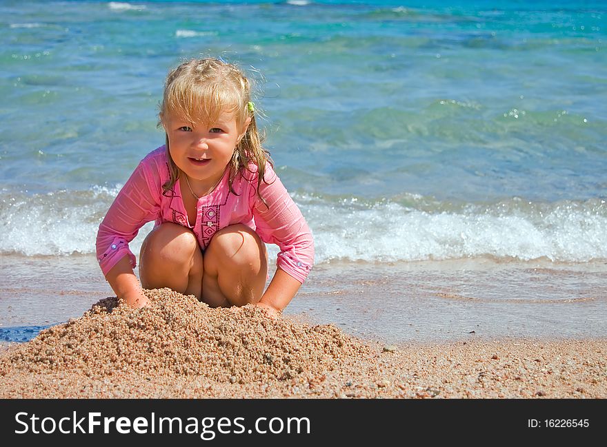 The little girl on seacoast red sea