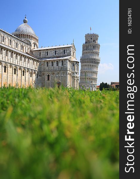 Leaning tower of Pisa with blue sky, Italy