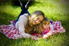 A Little Girl With Her Mother Royalty Free Stock Photography A Little Girl With Her Mother Royalty Free Stock Photography