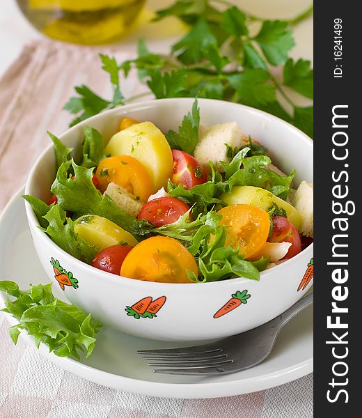 Bowl of vegetable salad on kitchen towel