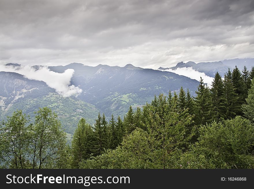 This image shows a landscape of La Vanoise National Park. This image shows a landscape of La Vanoise National Park