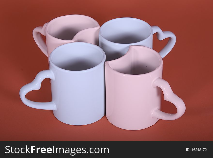 This pair of cups represent a couple sentimental, through color and forms. Both have a lover. This pair of cups represent a couple sentimental, through color and forms. Both have a lover